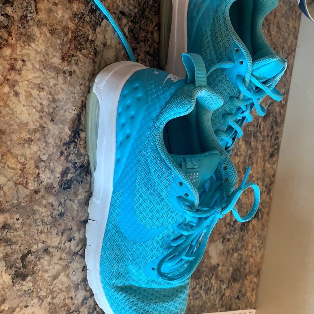 Nike shoe. Women 9